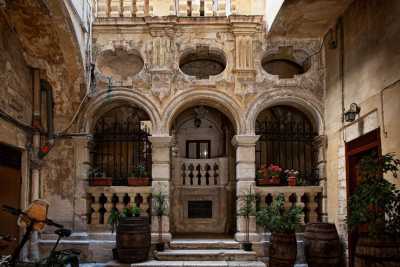 La storia di Palazzo Nitti-Valentini, che a Bari Vecchia tutti chiamano "du Calandr�idde"